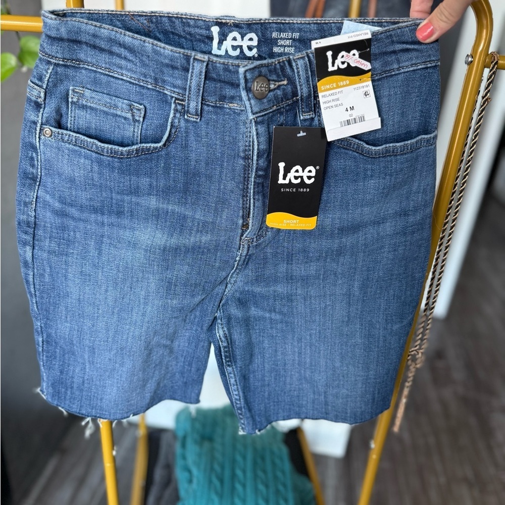 NWT Lee Women's High Rise Blue Denim Shorts - Picture 2 of 9